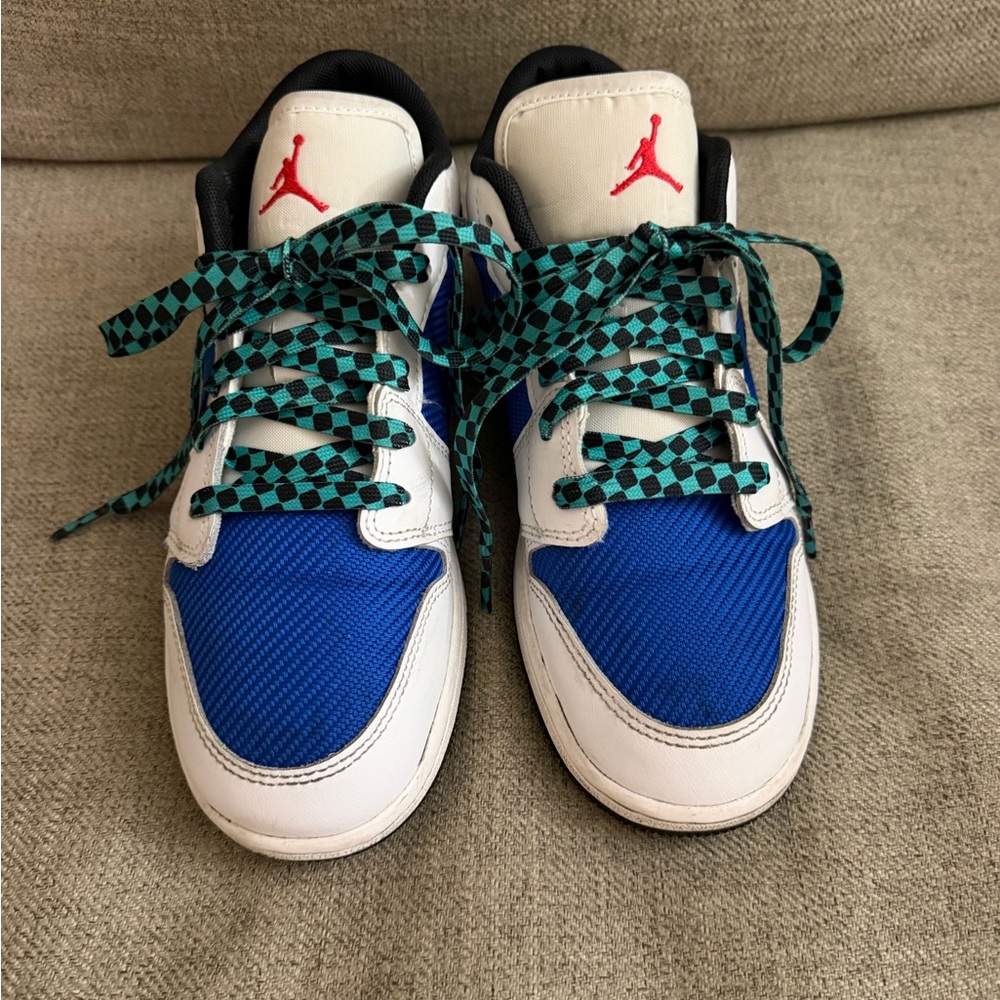Jordan Kids’ Grade School Air Jordan 1 Low SE Basketball Shoes